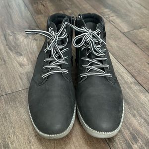 Boys Deerstags boots size 6
